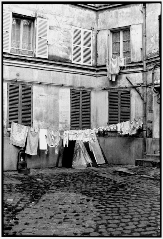 cour d'immeuble - Paris 15e - 1981 - photo Robert Laugier