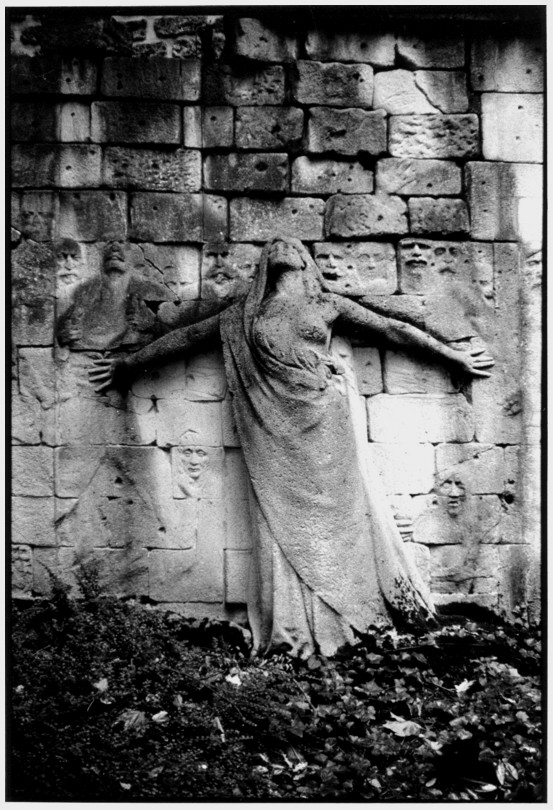 square de l'avenue Gambetta - Murs des Fdrs - Paris 20e - 1981 - photo Robert Laugier
