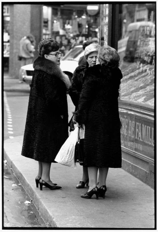 trois femmes rue de Provence