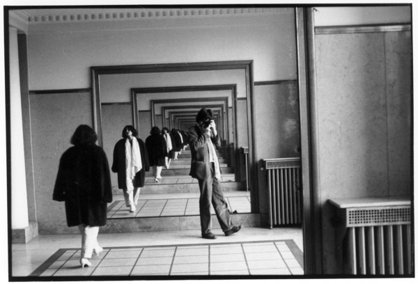 Annie et moi dans une entre d'immeuble, rue Raynouard, Paris 16e, 1984
