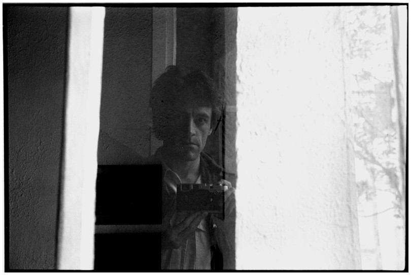 autoportrait en reflet dans ma fentre, Passage des Abbesses, Paris