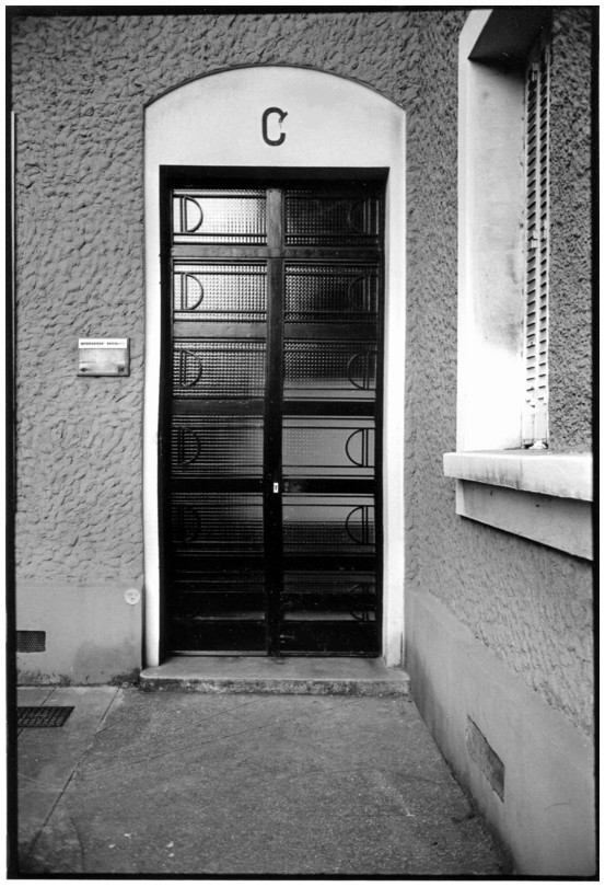 Porte d'entre du 9 C Place Saint-Bruno, Grenoble