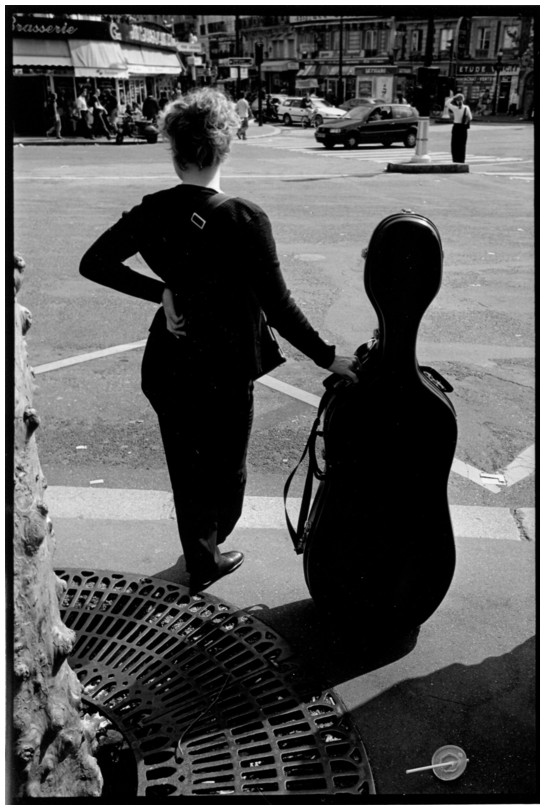 violoncelliste et son violoncelle