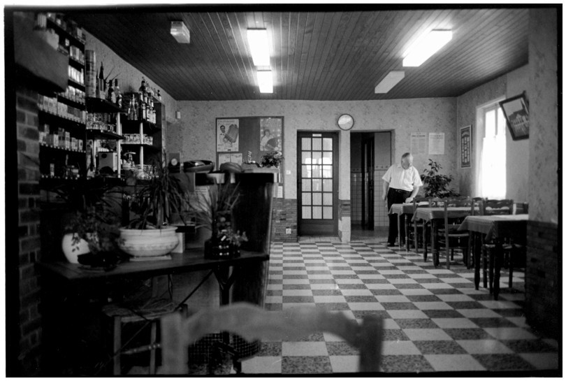 Caf de Paris, D928, Huchenneville, Somme