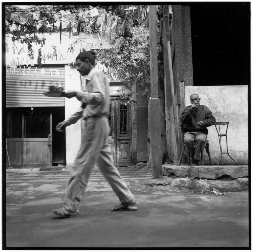 Serveur dans les rues du Caire