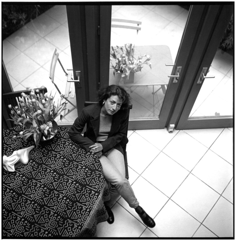 portrait journaliste Hlne Mayer - Paris - 1995 - photo noir et blanc Robert Laugier